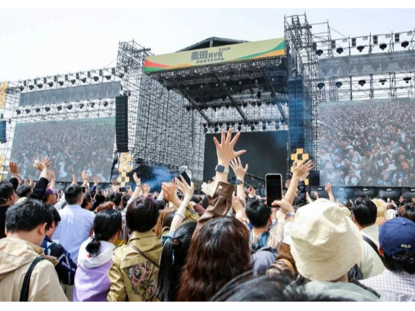 大型戶外音樂節(jié)燈光音響設備租賃大有學問，您了解嗎？