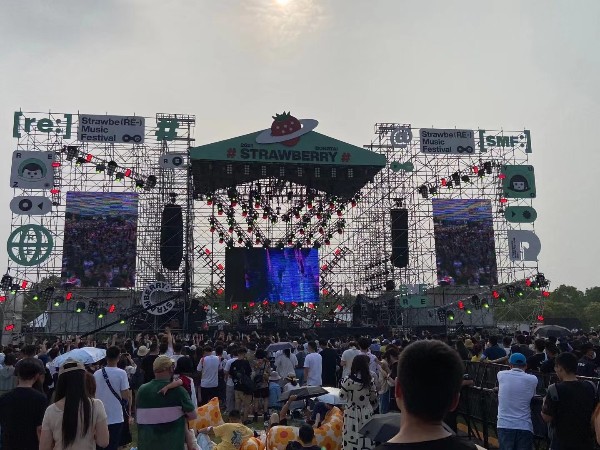 2021東臺(tái)草莓音樂(lè)節(jié)舞臺(tái)燈光租賃案例