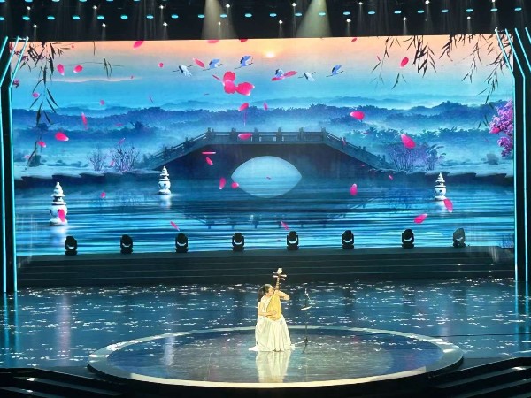 鎮(zhèn)海大劇院2023中國(guó)音樂(lè)小金鐘琵琶展演燈光租賃成功案例