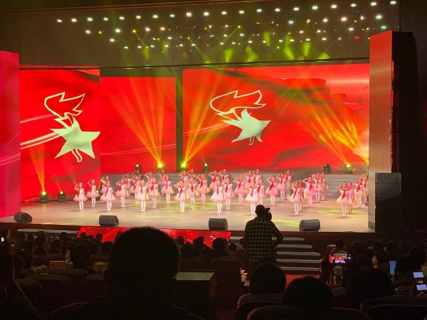新昌萬豐集團中秋聯(lián)歡晚會舞臺租賃與搭建案例
