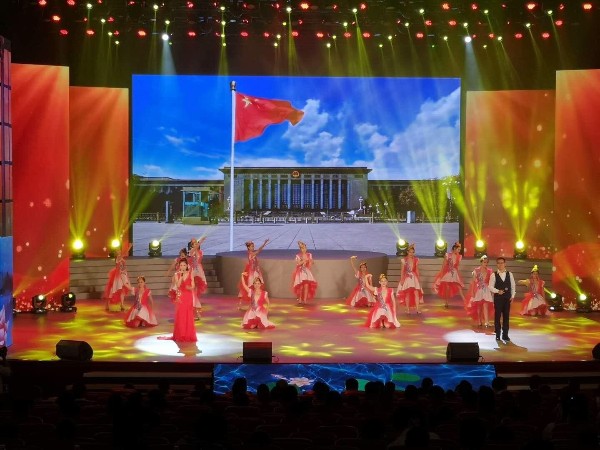 新昌萬豐集團中秋聯(lián)歡晚會舞臺租賃與搭建案例