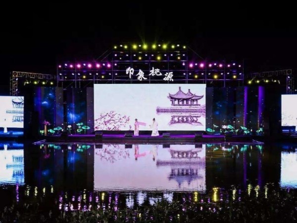 舞臺(tái)搭建安裝不容出錯(cuò)，否則后果可想而知。