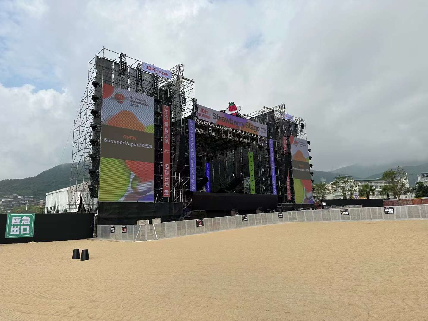 滿足消費(fèi)者的體驗(yàn)從新出發(fā)，挑選舞臺設(shè)備租賃公司